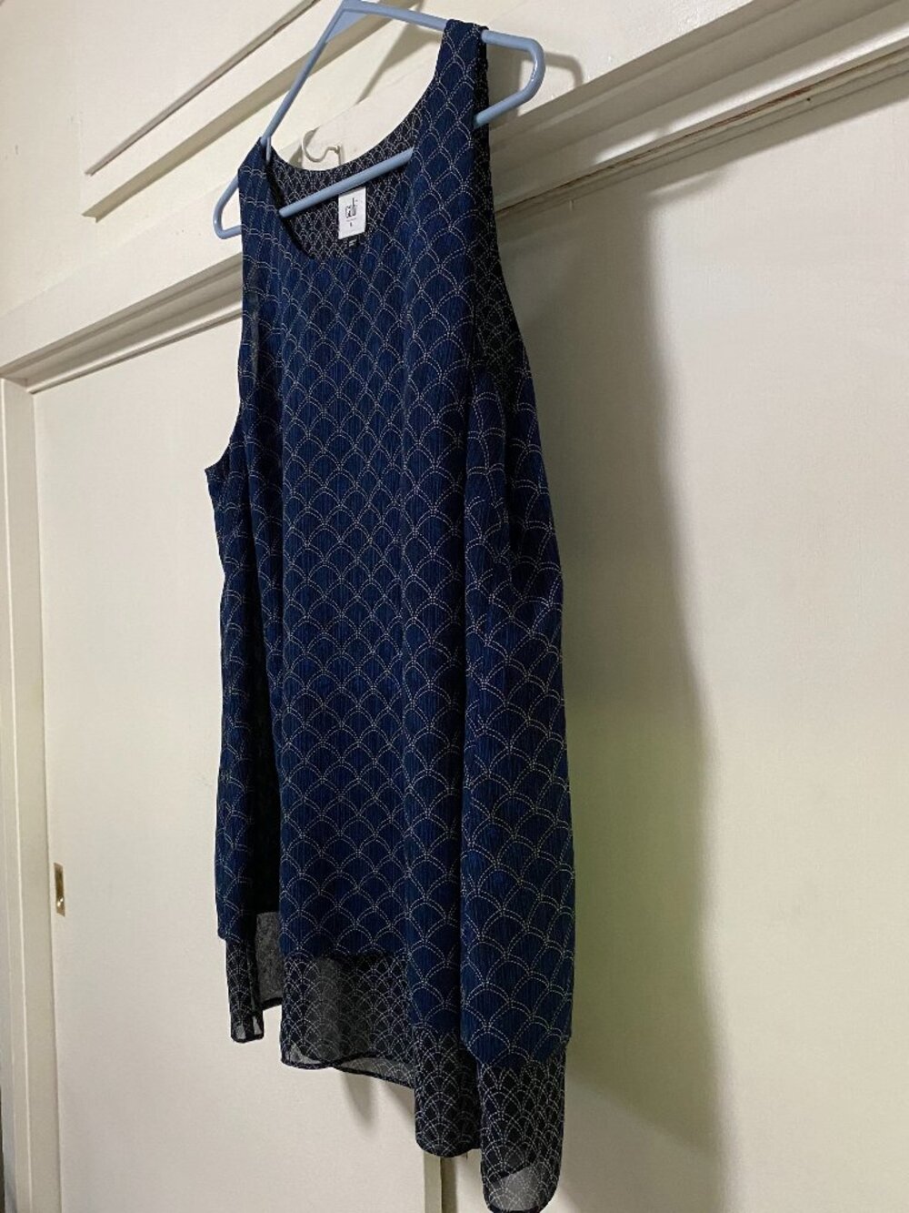 Cabi, layered navy, sleeveless tunic w/two sizes of design, size L - Picture 5 of 9